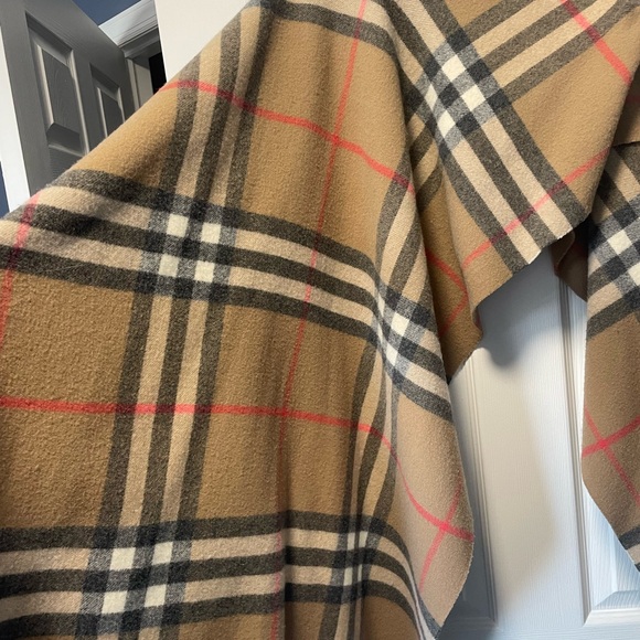 Burberry Turtleneck Scarf - Picture 3 of 4